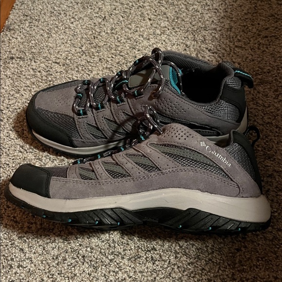 Columbia Gray and Black Hiking Shoes Size 7.5. Worn once - Picture 2 of 3